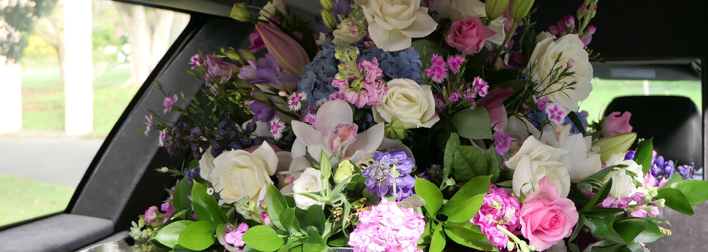 Seasonal bouquets from Snowballs Flower Gallery in Rosebud offering same-day delivery